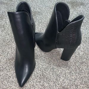 New without tag, never worn, black bootie